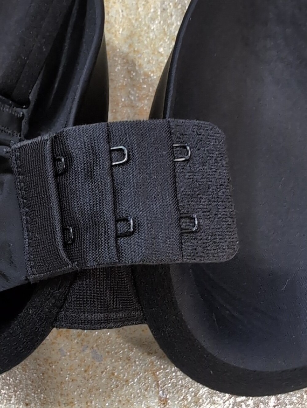 Victoria's Secret Black Lightly Padded T-Shirt Bra Adjustable Straps Size 36C - Picture 6 of 8